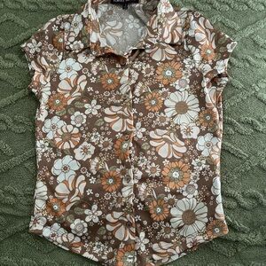 Button flower shirt